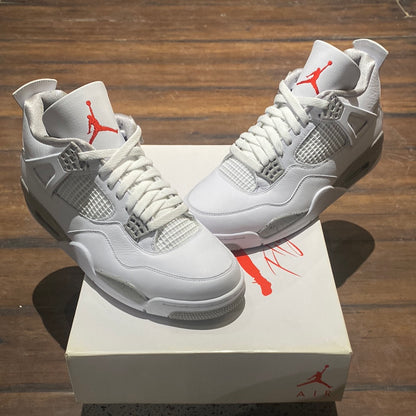 New AJ4 “White Oreo”